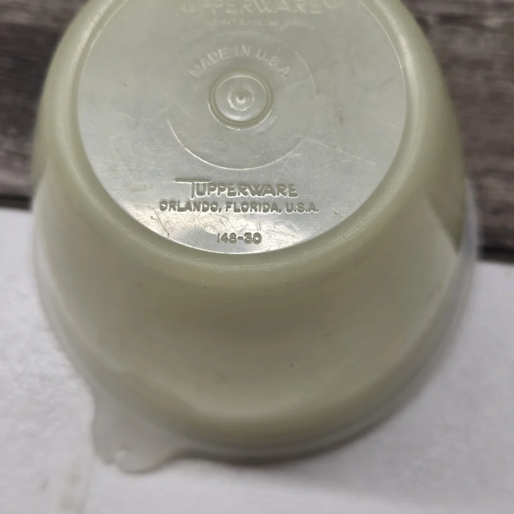Vintage Tupperware Small Snack Bowl 148-30 w/‎ lid 215-49